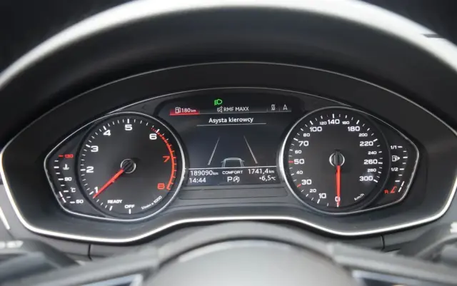 AUDI A4 Avant 40 TFSI S tronic advanced