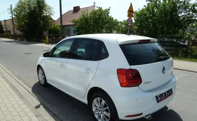 VOLKSWAGEN Polo 