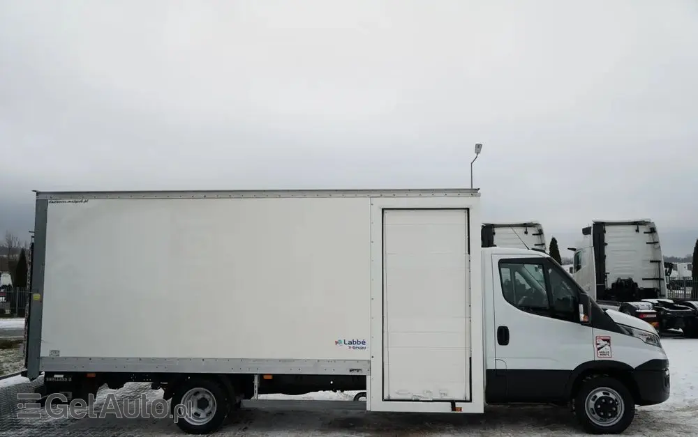 IVECO DAILY 50-180 /  IZOTERMA  / KONTENER  5,5 M / WINDA DHOLLANDIA / ROLETA BOCZNA / HI-MATIC 