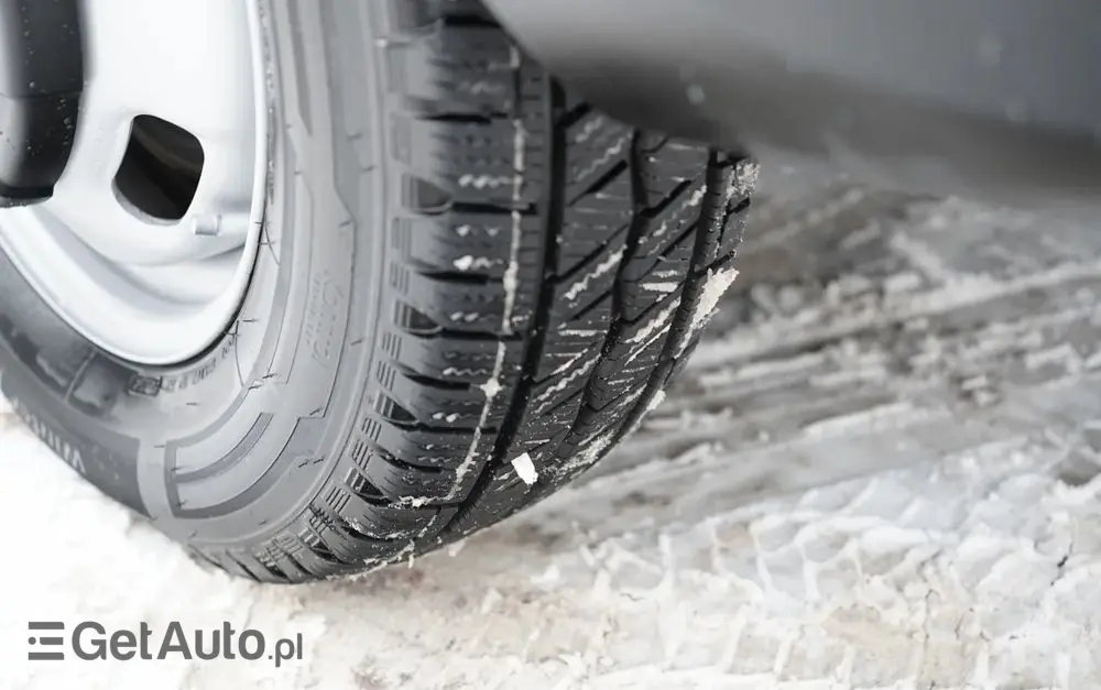 IVECO DAILY 50-180 /  IZOTERMA  / KONTENER  5,5 M / WINDA DHOLLANDIA / ROLETA BOCZNA / HI-MATIC 