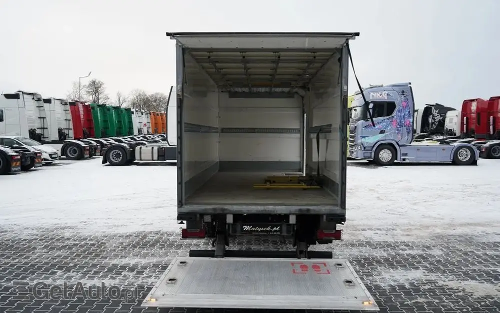 IVECO DAILY 50-180 /  IZOTERMA  / KONTENER  5,5 M / WINDA DHOLLANDIA / ROLETA BOCZNA / HI-MATIC 