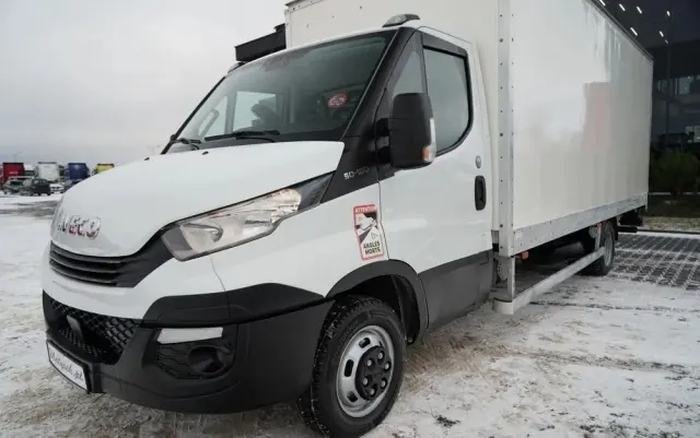 IVECO DAILY 50-180 /  IZOTERMA  / KONTENER  5,5 M / WINDA DHOLLANDIA / ROLETA BOCZNA / HI-MATIC 