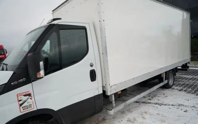 IVECO DAILY 50-180 /  IZOTERMA  / KONTENER  5,5 M / WINDA DHOLLANDIA / ROLETA BOCZNA / HI-MATIC 