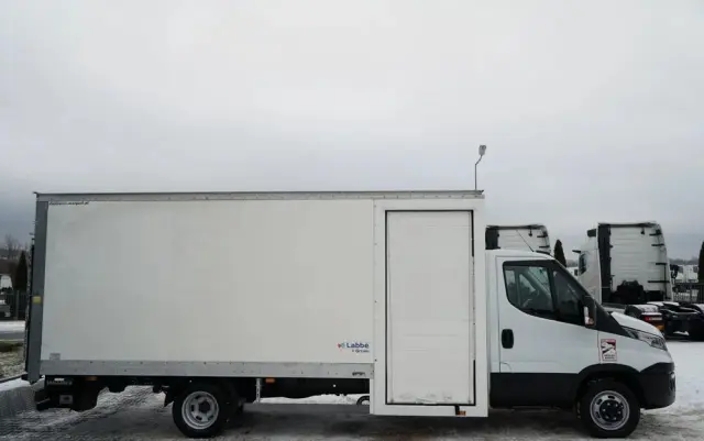 IVECO DAILY 50-180 /  IZOTERMA  / KONTENER  5,5 M / WINDA DHOLLANDIA / ROLETA BOCZNA / HI-MATIC 