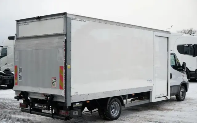 IVECO DAILY 50-180 /  IZOTERMA  / KONTENER  5,5 M / WINDA DHOLLANDIA / ROLETA BOCZNA / HI-MATIC 
