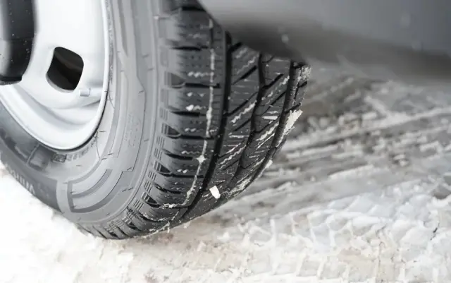 IVECO DAILY 50-180 /  IZOTERMA  / KONTENER  5,5 M / WINDA DHOLLANDIA / ROLETA BOCZNA / HI-MATIC 