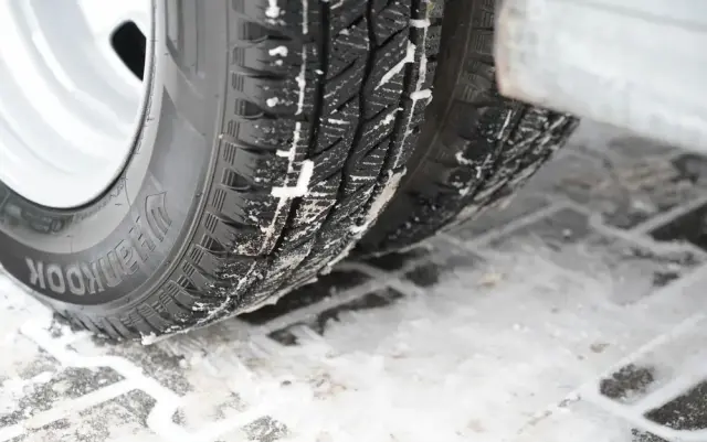 IVECO DAILY 50-180 /  IZOTERMA  / KONTENER  5,5 M / WINDA DHOLLANDIA / ROLETA BOCZNA / HI-MATIC 