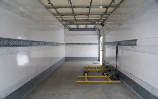 IVECO DAILY 50-180 /  IZOTERMA  / KONTENER  5,5 M / WINDA DHOLLANDIA / ROLETA BOCZNA / HI-MATIC 