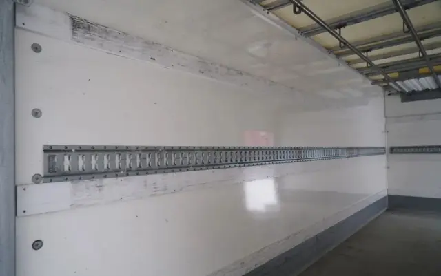 IVECO DAILY 50-180 /  IZOTERMA  / KONTENER  5,5 M / WINDA DHOLLANDIA / ROLETA BOCZNA / HI-MATIC 