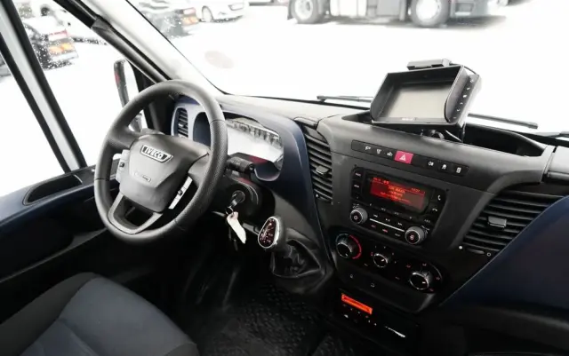 IVECO DAILY 50-180 /  IZOTERMA  / KONTENER  5,5 M / WINDA DHOLLANDIA / ROLETA BOCZNA / HI-MATIC 