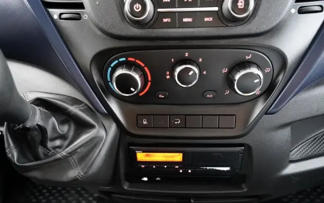 IVECO DAILY 50-180 /  IZOTERMA  / KONTENER  5,5 M / WINDA DHOLLANDIA / ROLETA BOCZNA / HI-MATIC 