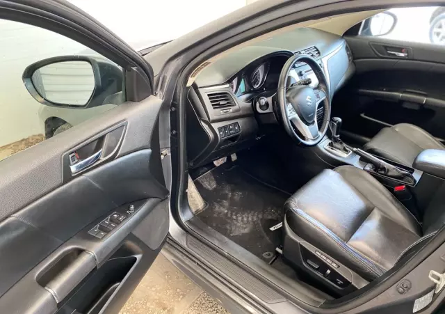 SUZUKI Kizashi 2.4 Sport 4WD CVT