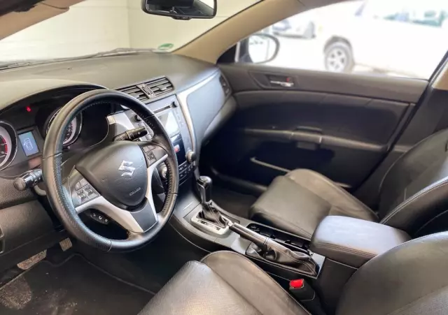 SUZUKI Kizashi 2.4 Sport 4WD CVT