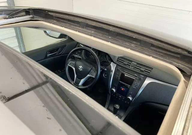 SUZUKI Kizashi 2.4 Sport 4WD CVT