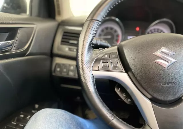 SUZUKI Kizashi 2.4 Sport 4WD CVT