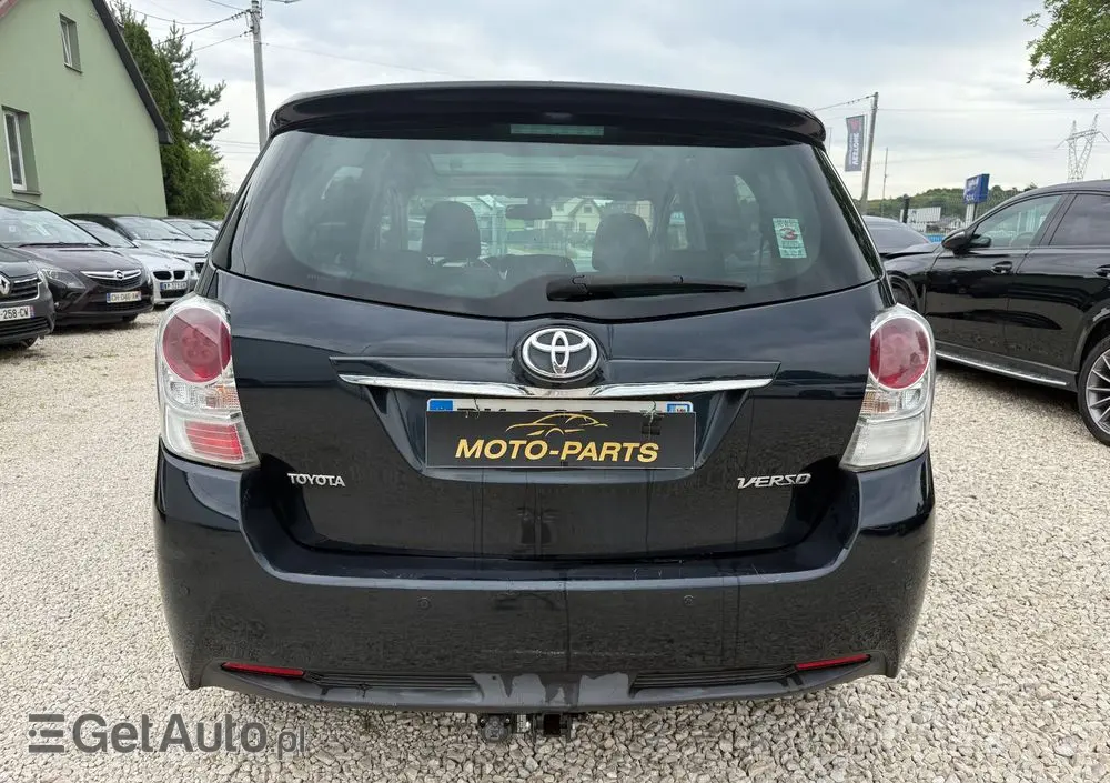 TOYOTA Verso 