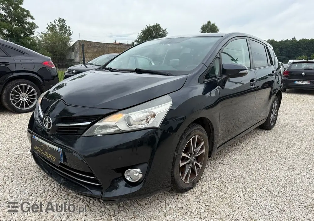 TOYOTA Verso 