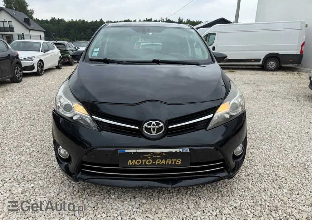 TOYOTA Verso 