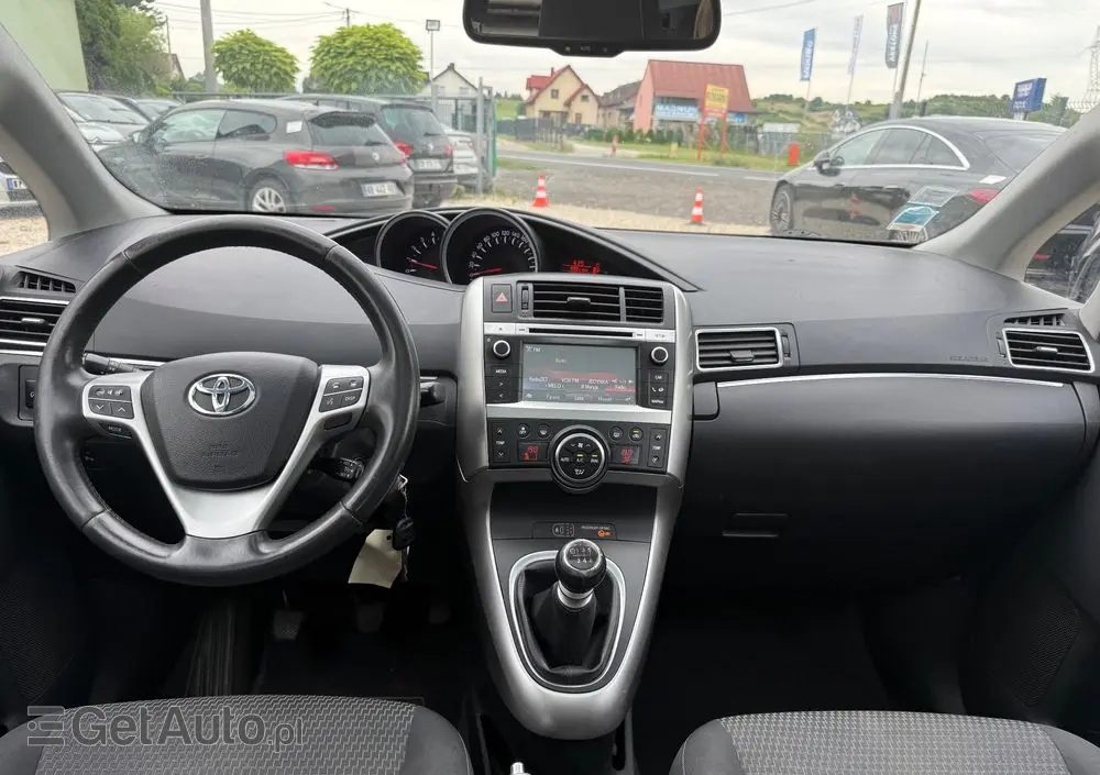 TOYOTA Verso 