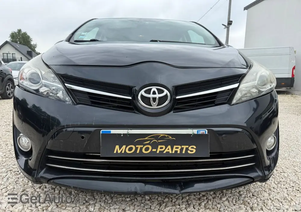 TOYOTA Verso 