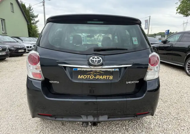 TOYOTA Verso 