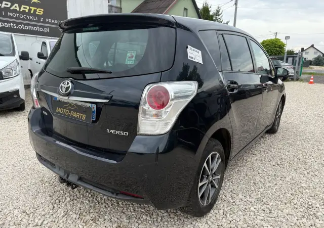 TOYOTA Verso 