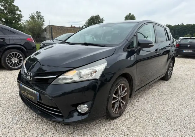 TOYOTA Verso 