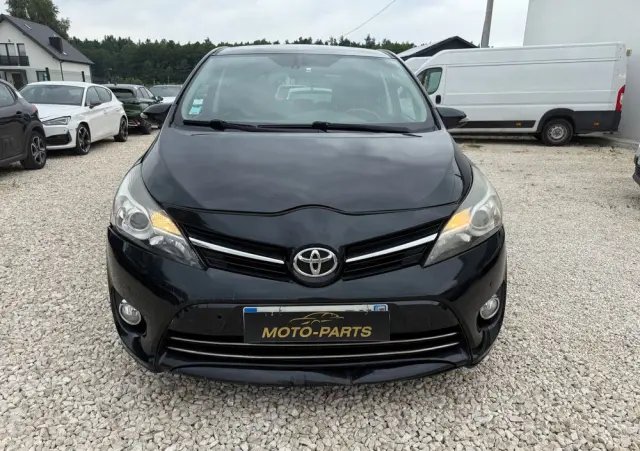TOYOTA Verso 