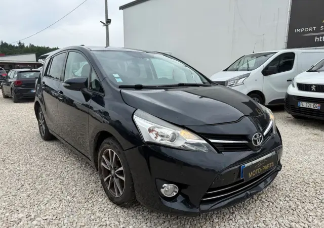 TOYOTA Verso 