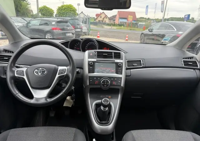 TOYOTA Verso 