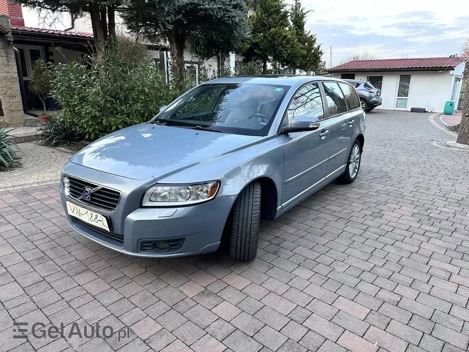 VOLVO V50 