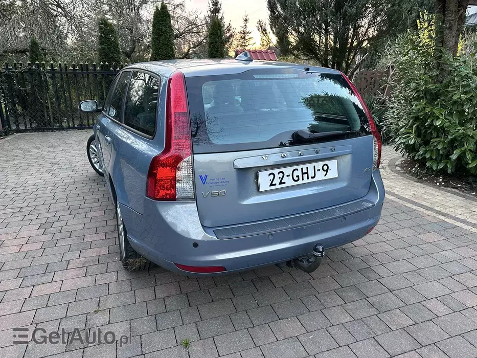 VOLVO V50 