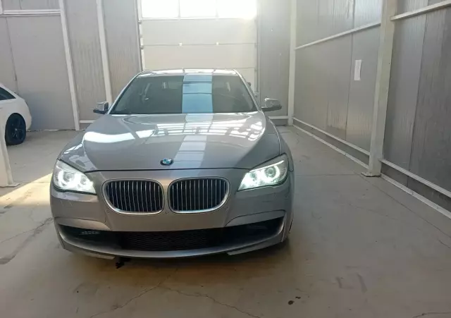 BMW Seria 7 740Li