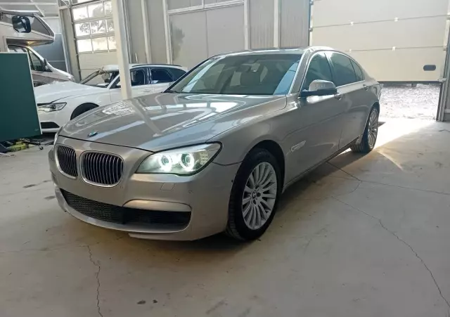 BMW Seria 7 740Li