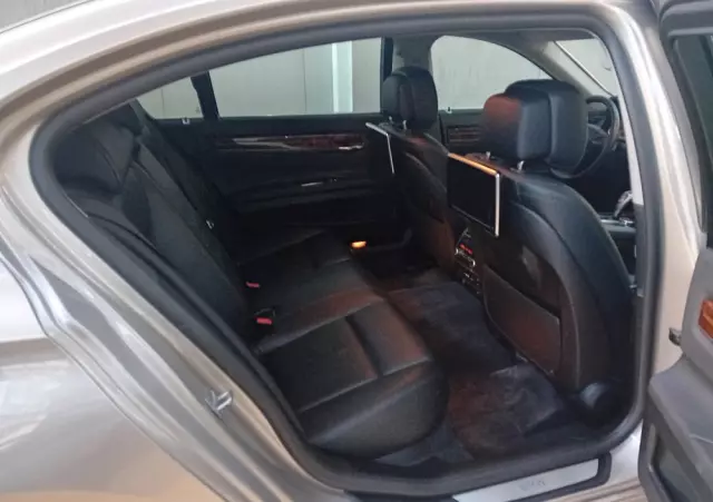 BMW Seria 7 740Li