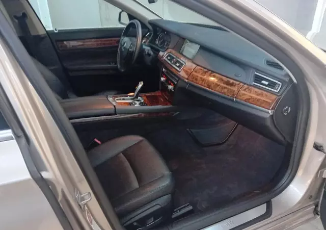 BMW Seria 7 740Li