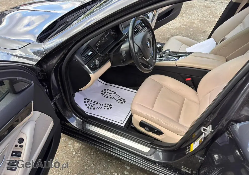 BMW Seria 5 528i xDrive Sport-Aut Luxury Line