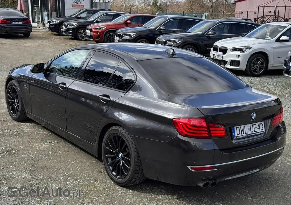 BMW Seria 5 528i xDrive Sport-Aut Luxury Line