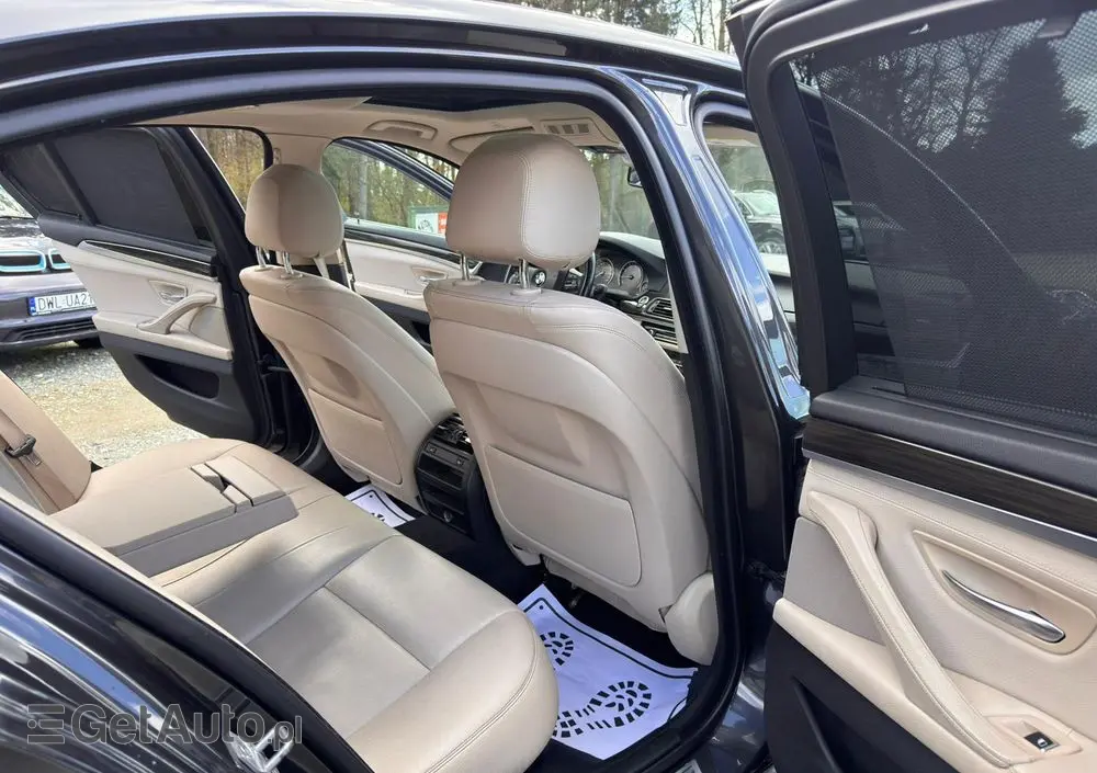 BMW Seria 5 528i xDrive Sport-Aut Luxury Line