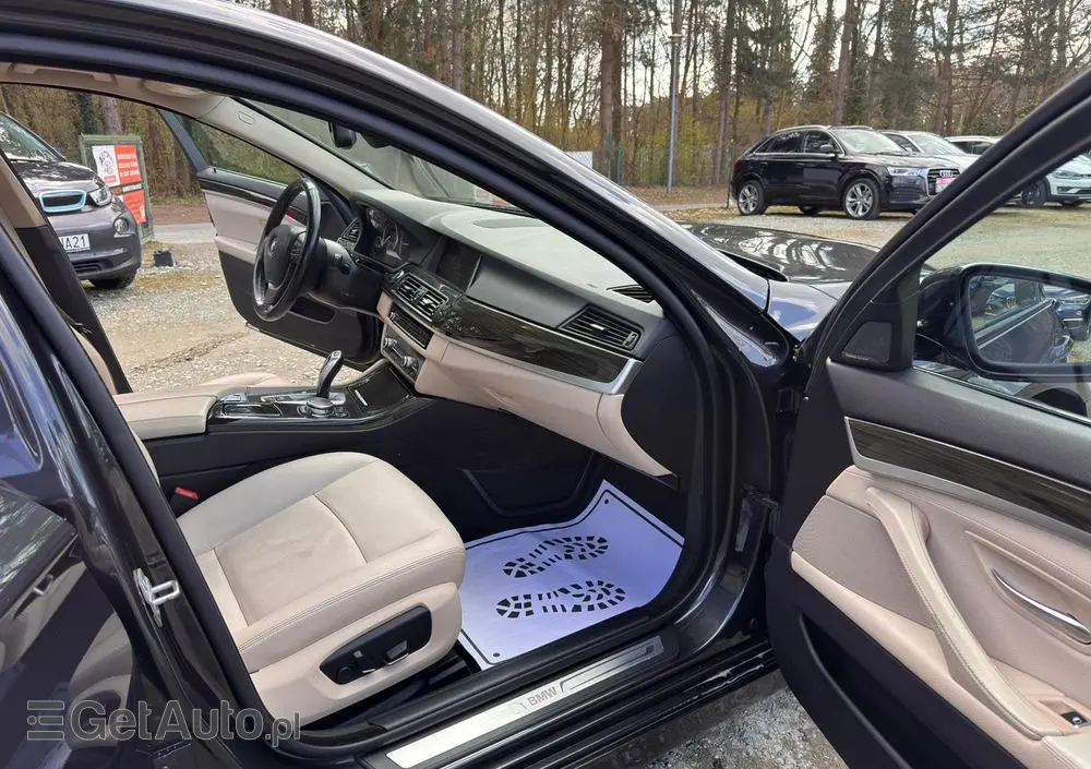 BMW Seria 5 528i xDrive Sport-Aut Luxury Line