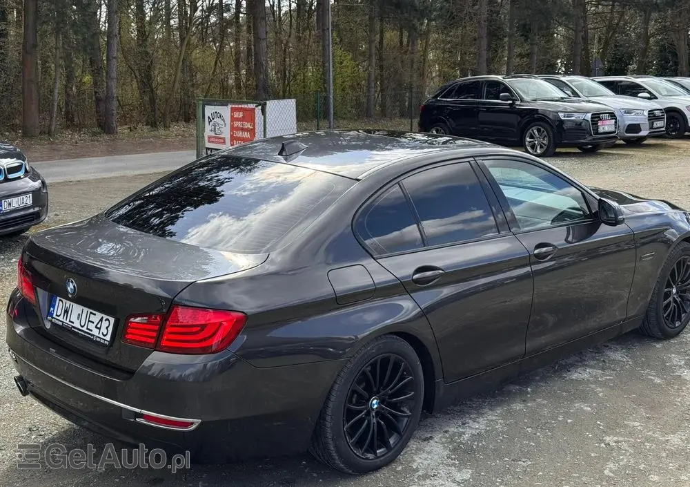 BMW Seria 5 528i xDrive Sport-Aut Luxury Line