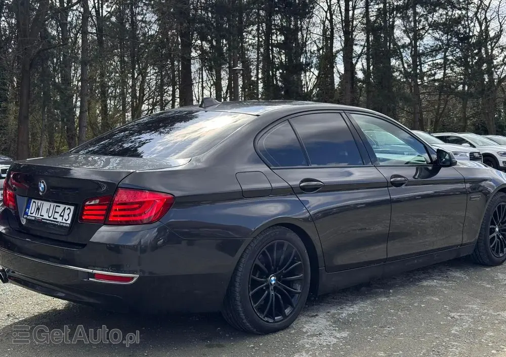 BMW Seria 5 528i xDrive Sport-Aut Luxury Line