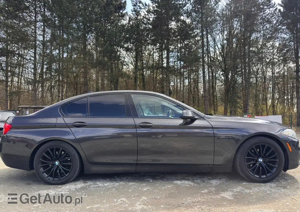 BMW Seria 5 528i xDrive Sport-Aut Luxury Line