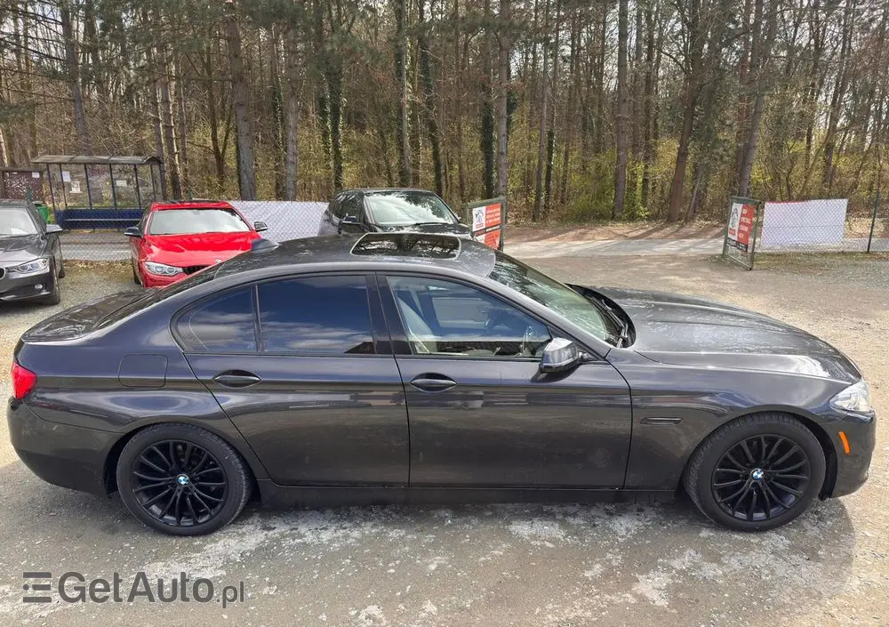 BMW Seria 5 528i xDrive Sport-Aut Luxury Line