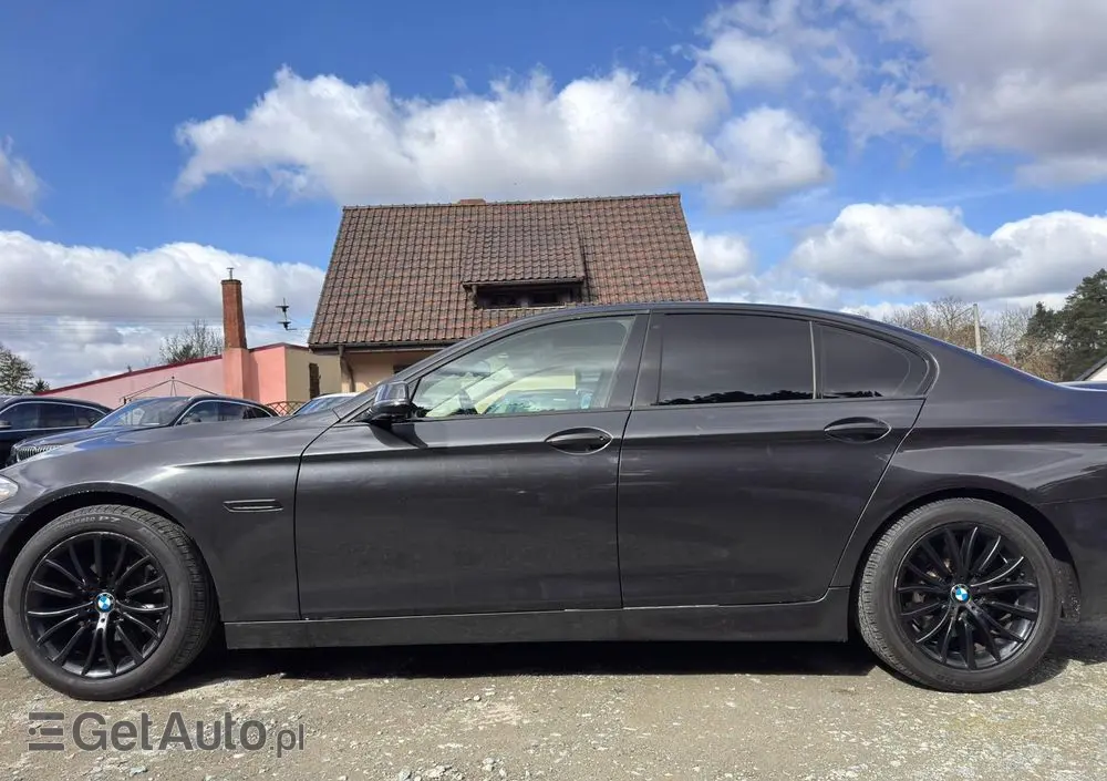 BMW Seria 5 528i xDrive Sport-Aut Luxury Line