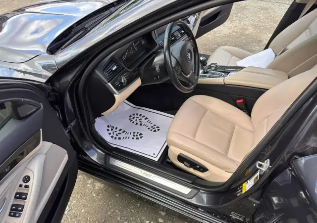 BMW Seria 5 528i xDrive Sport-Aut Luxury Line