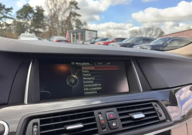BMW Seria 5 528i xDrive Sport-Aut Luxury Line