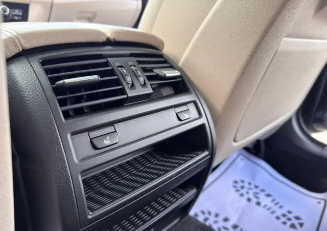 BMW Seria 5 528i xDrive Sport-Aut Luxury Line