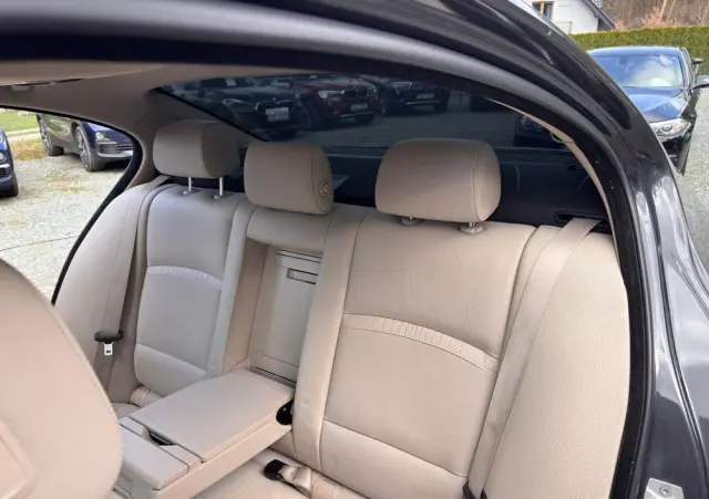 BMW Seria 5 528i xDrive Sport-Aut Luxury Line