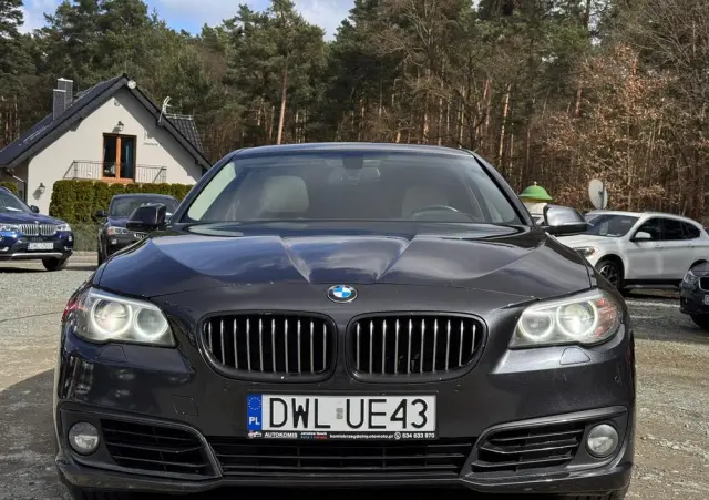 BMW Seria 5 528i xDrive Sport-Aut Luxury Line